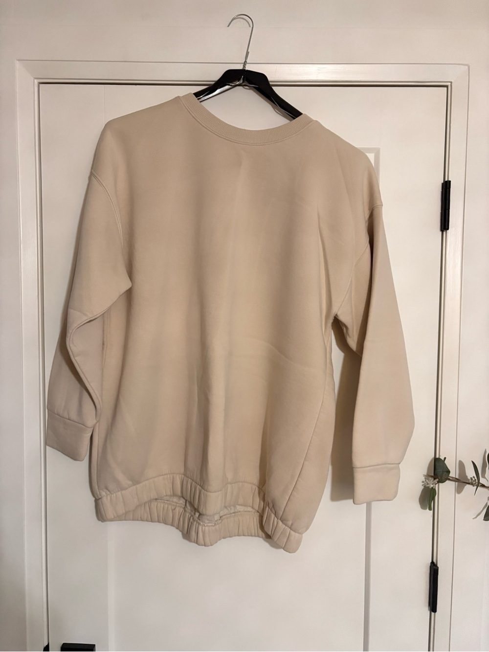 Zara Women’s Crewneck Sweater in Beige